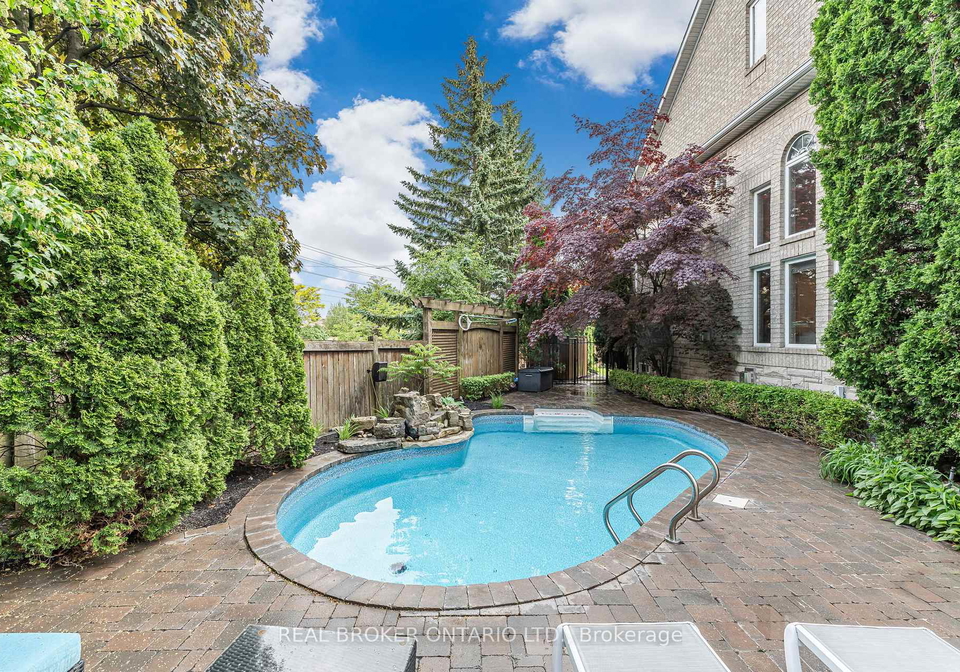 2000-peak-place-oakville-ontario-w13162958