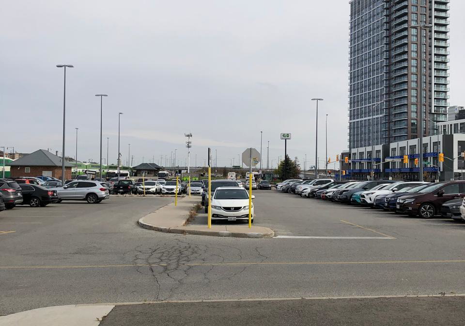 10-lagerfeld-drive-brampton-ontario-w13163450