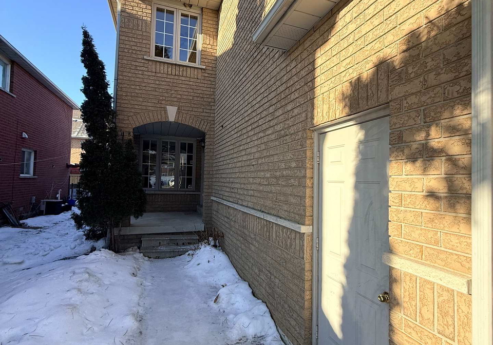 137-pressed-brick-drive-brampton-ontario-w13164338