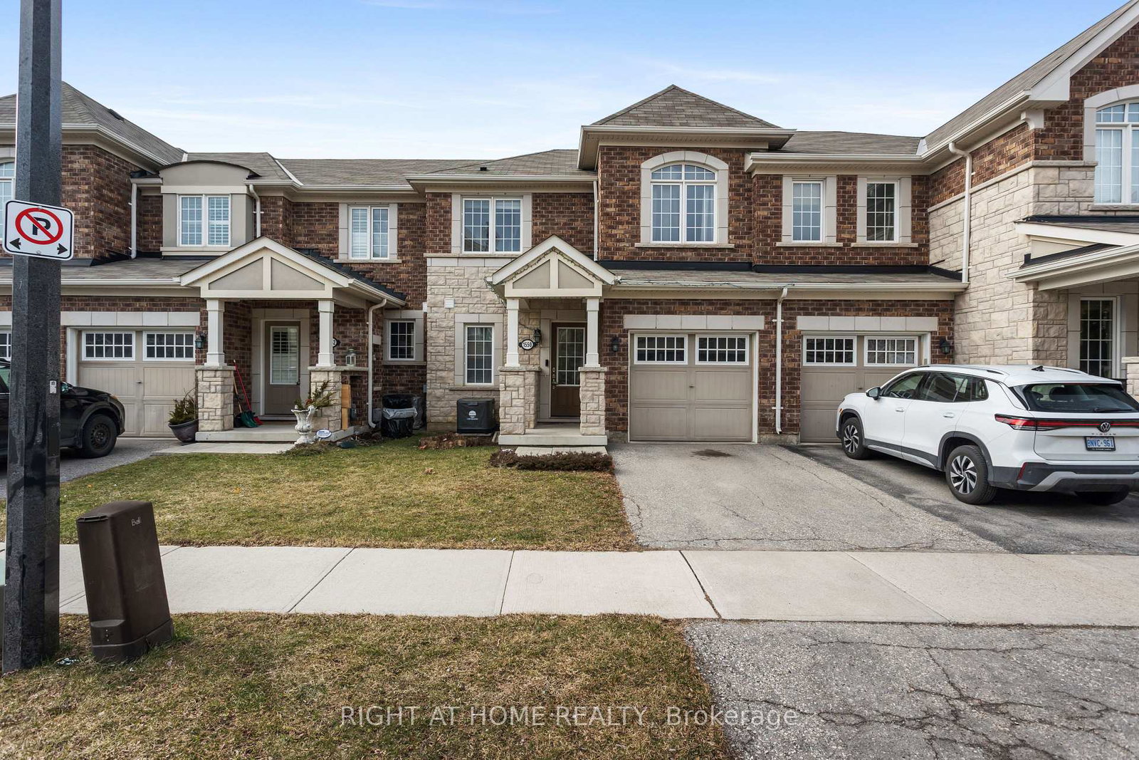 1550-gainer-crescent-milton-ontario-w13164398