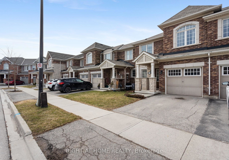 1550-gainer-crescent-milton-ontario-w13164398