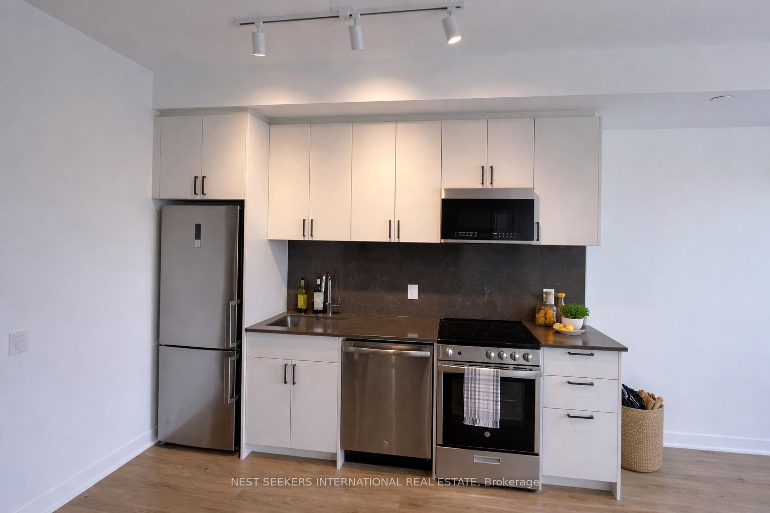 1660-bloor-street-w-toronto-ontario-w13164402