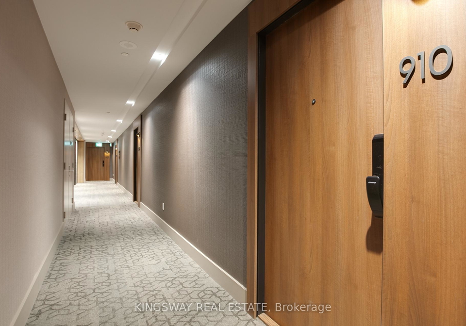 21-park-street-mississauga-ontario-w13165378