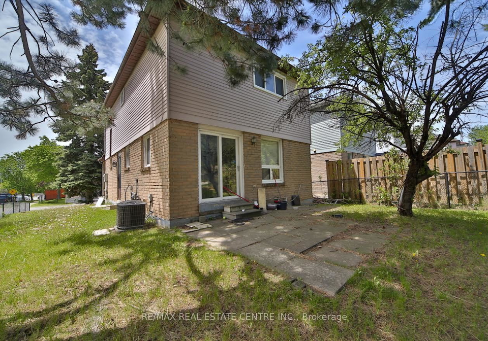 2-roehampton-crescent-brampton-ontario-w13165904