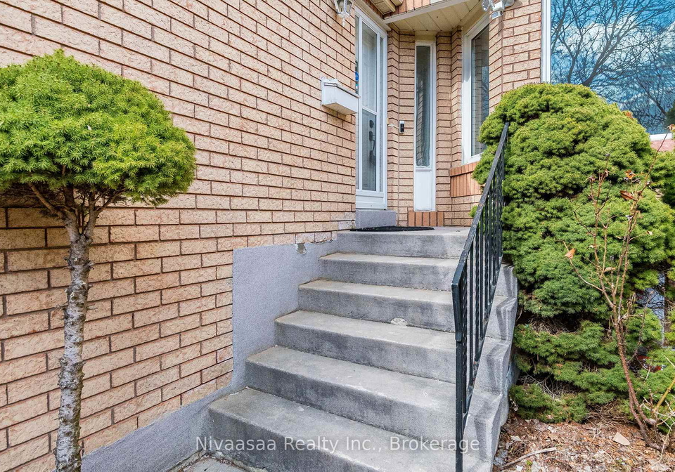 33-pantages-court-brampton-ontario-w13166286