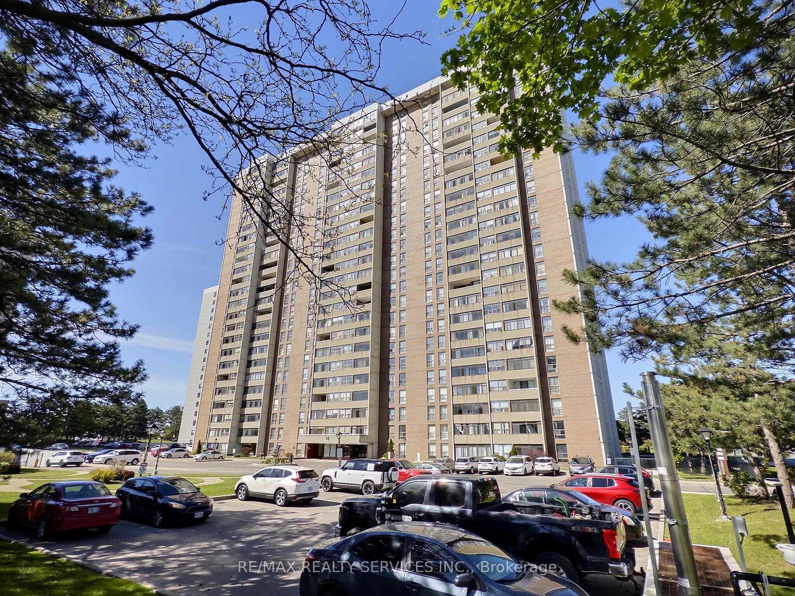 18-knightsbridge-road-brampton-ontario-w13166460