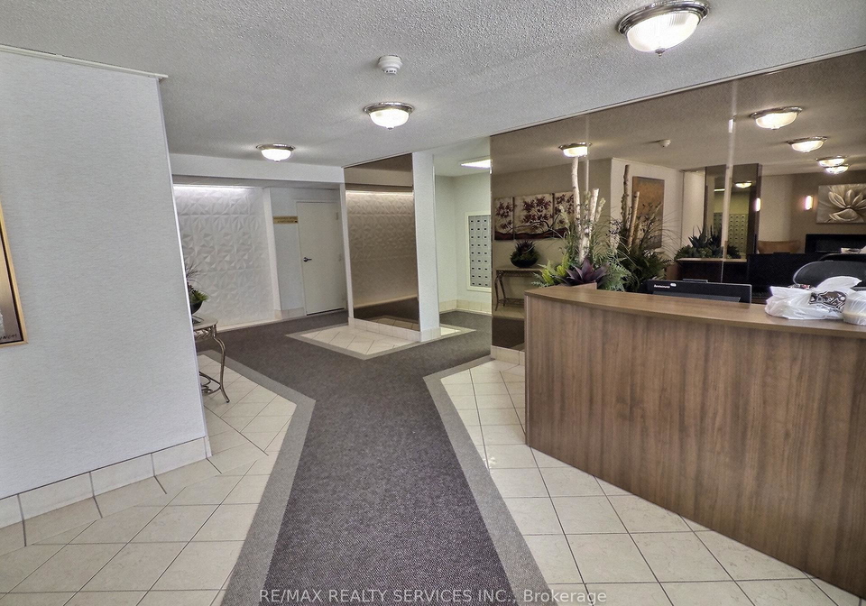 18-knightsbridge-road-brampton-ontario-w13166460