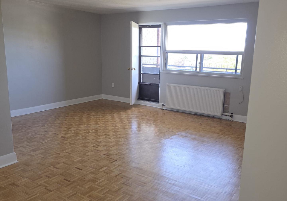 1305-wilson-avenue-york-ontario-w13166644