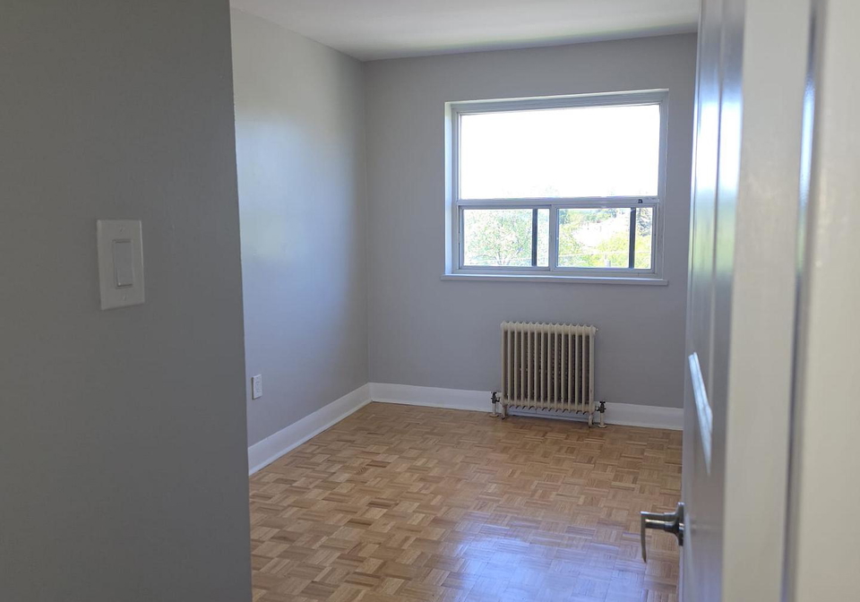 1305-wilson-avenue-york-ontario-w13166644