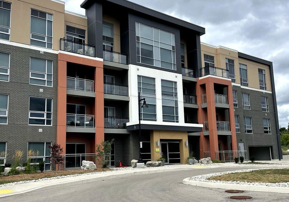 4040-upper-middle-road-burlington-ontario-w13167724