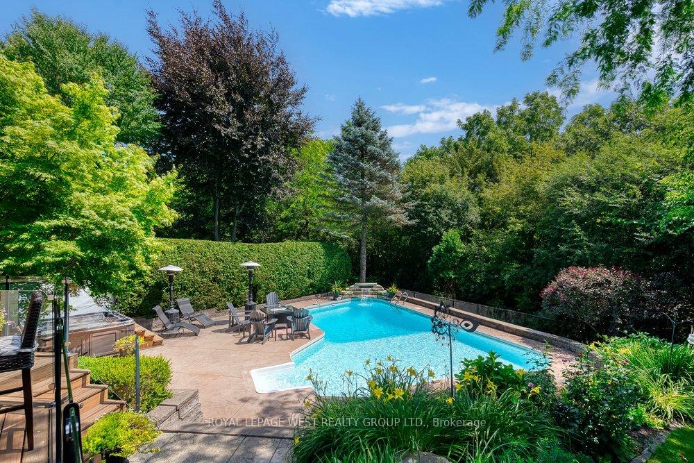 2293-carpenters-circle-oakville-ontario-w13168972