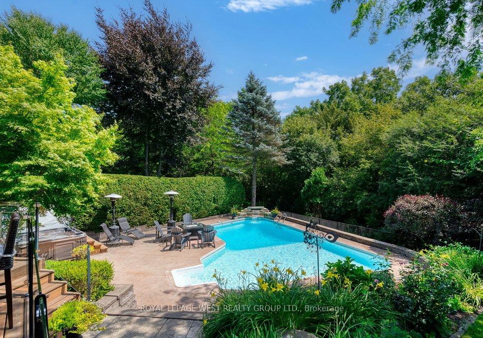 2293-carpenters-circle-oakville-ontario-w13168972