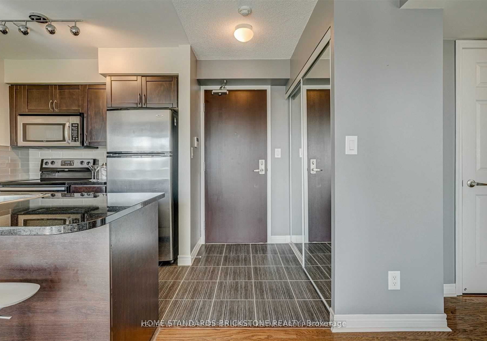 208-enfield-place-mississauga-ontario-w13170074