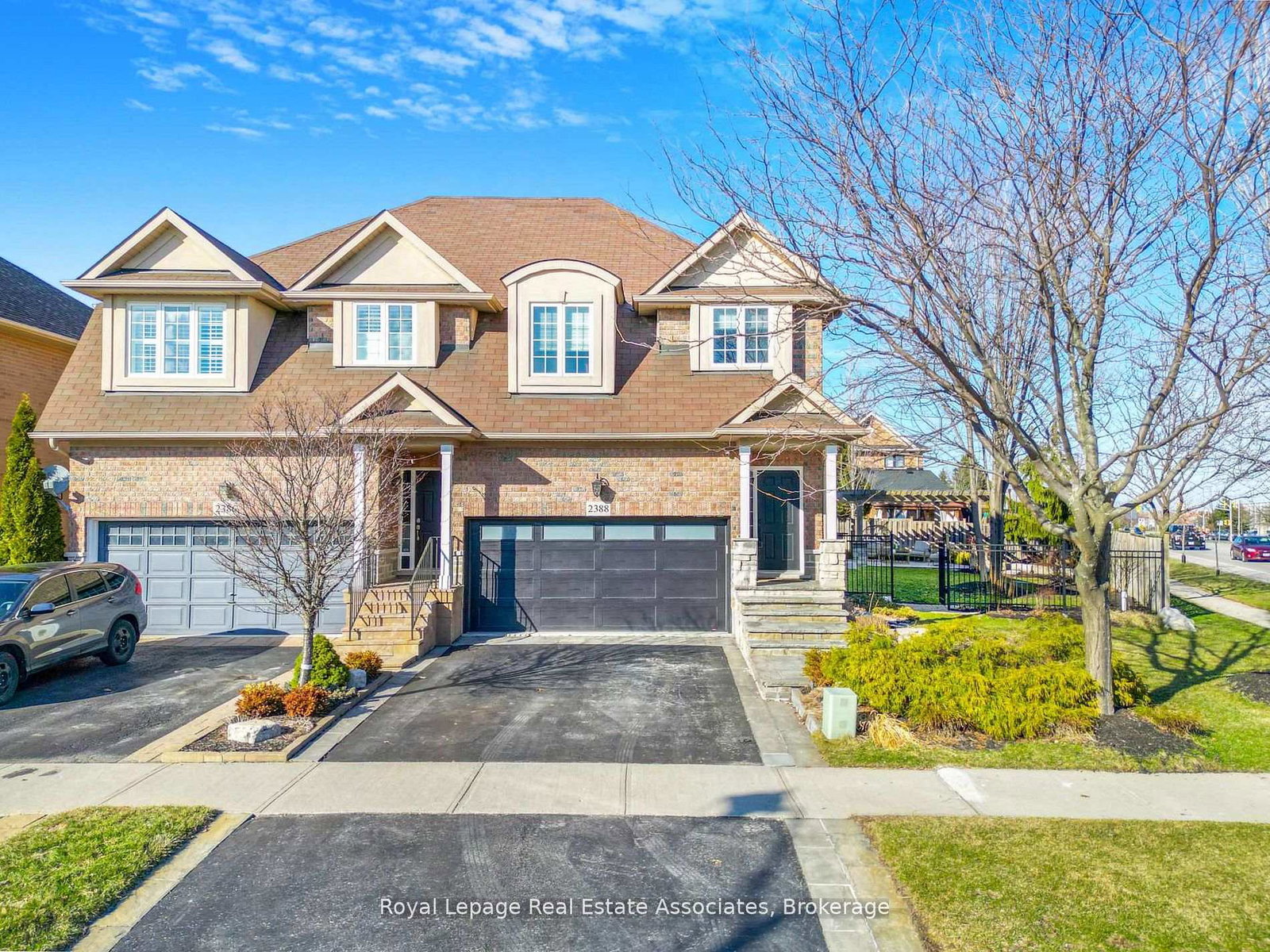 2388-stone-glen-crescent-oakville-ontario-w13170852