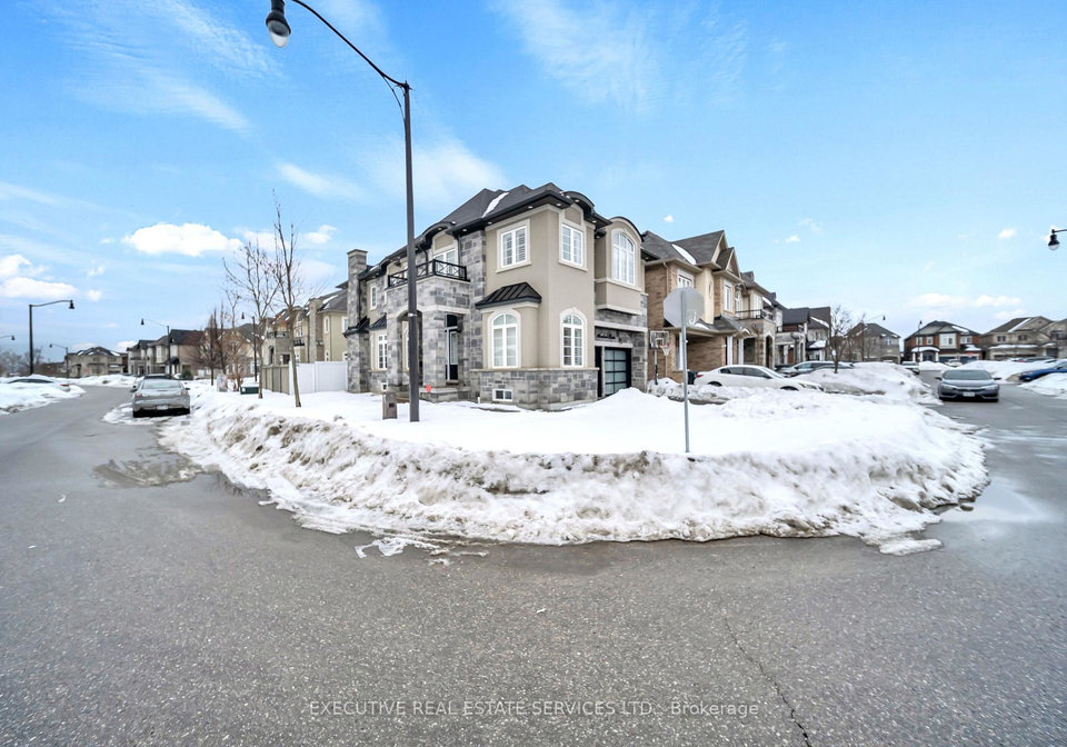 13-masken-circle-brampton-ontario-w13171688