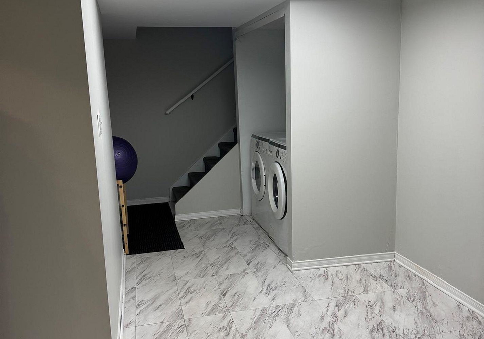 7355-aldergrove-court-mississauga-ontario-w13172590