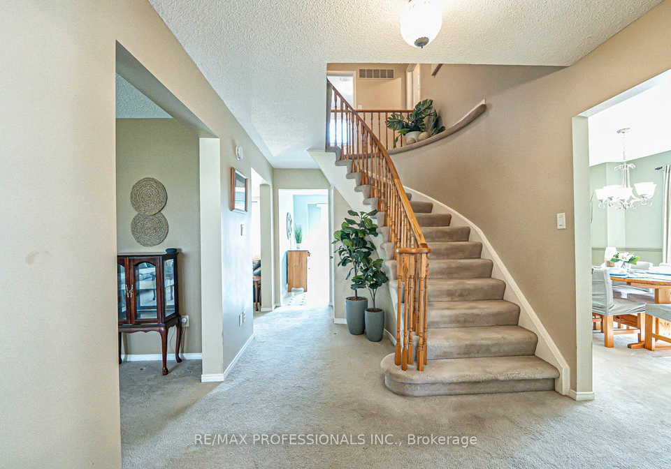 3953-selkirk-place-mississauga-ontario-w13172718