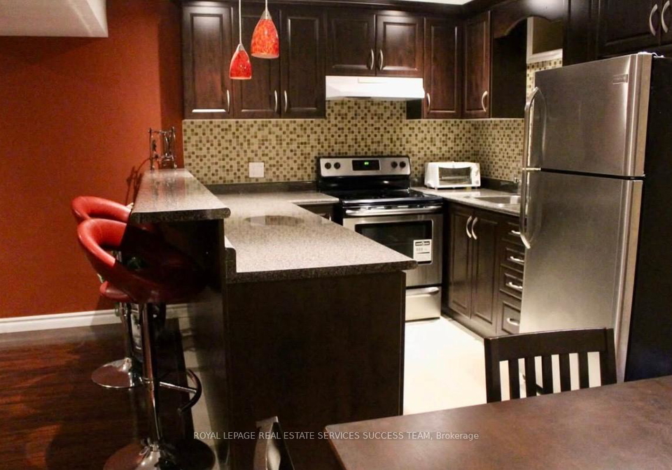 19-lyndbrook-basement-crescent-brampton-ontario-w13172734