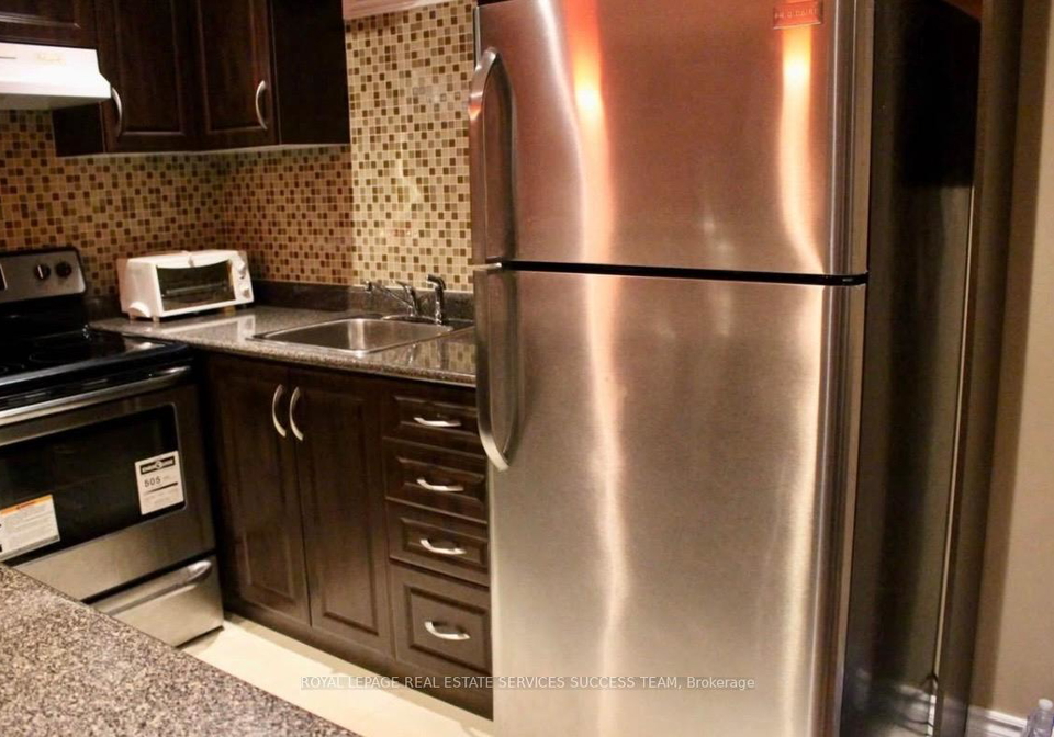 19-lyndbrook-basement-crescent-brampton-ontario-w13172734