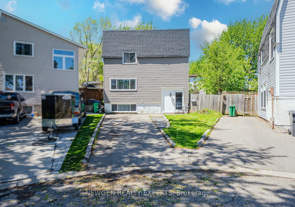 10-hollyhedge-court-brampton-ontario-w13173284