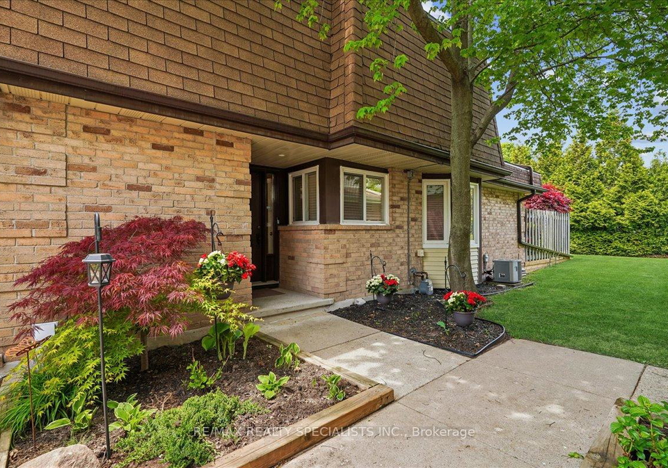 1507-upper-middle-road-burlington-ontario-w13173414