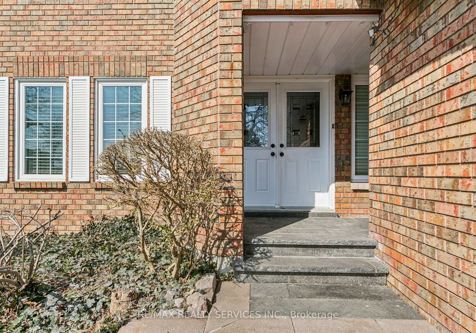 4-burt-drive-brampton-ontario-w13174006