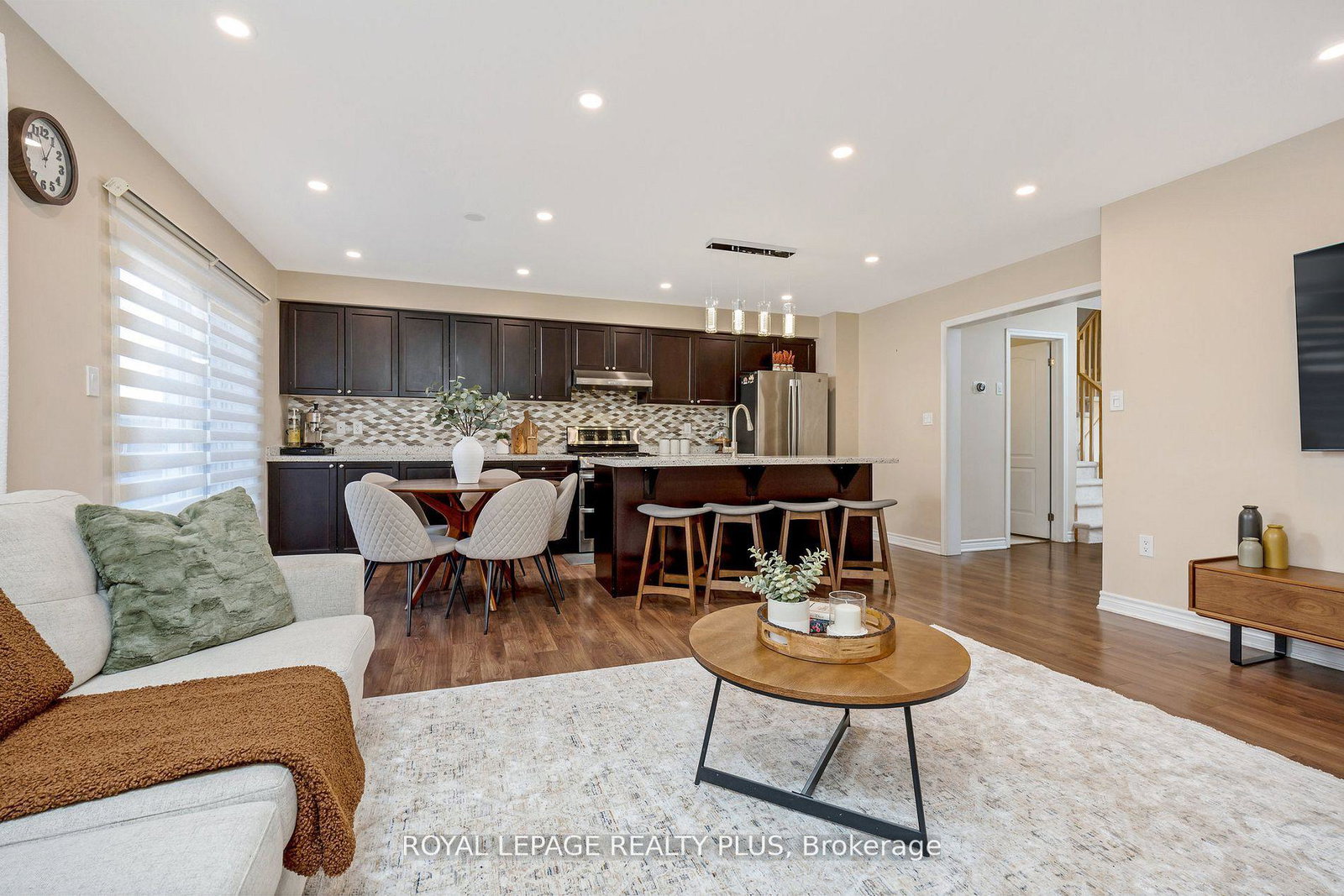 1542-gainer-crescent-milton-ontario-w13174658