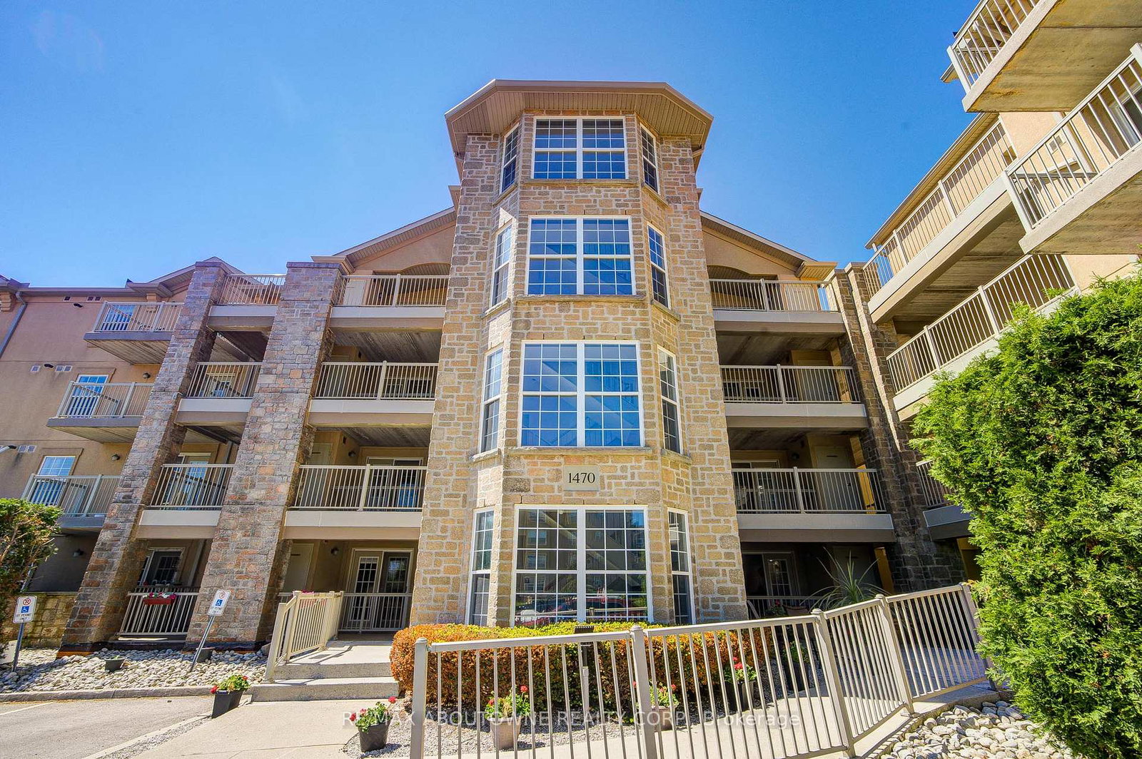 1470-bishops-gate-oakville-ontario-w13174872