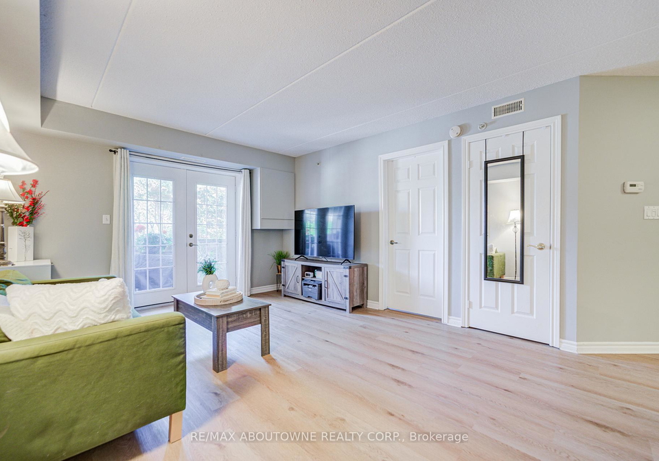 1470-bishops-gate-oakville-ontario-w13174872