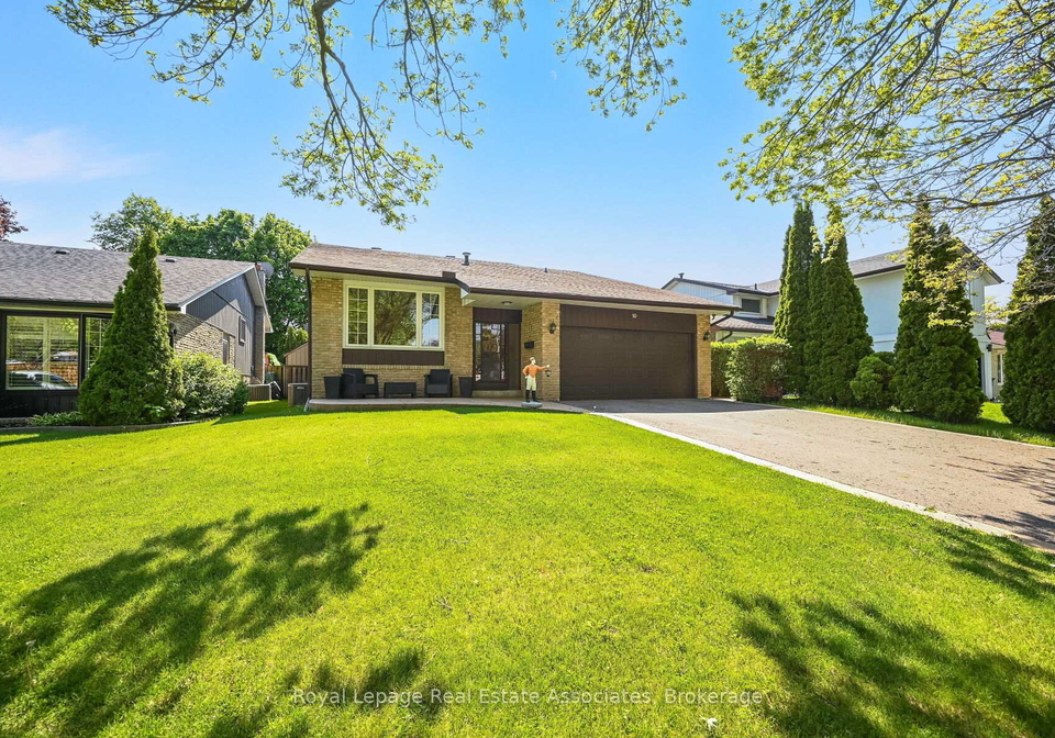 10-charing-drive-mississauga-ontario-w13175724