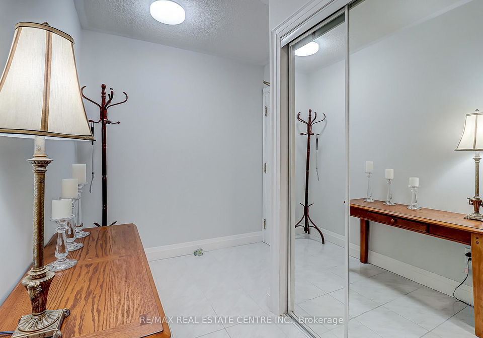 3050-pinemeadow-drive-burlington-ontario-w13175810