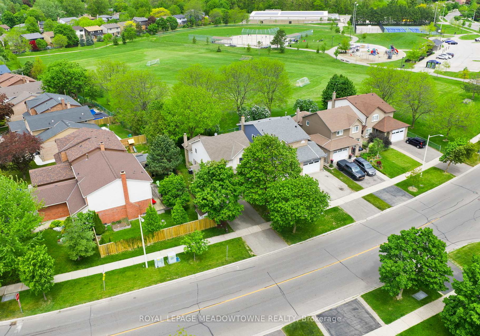 105-laurier-avenue-milton-ontario-w13176014