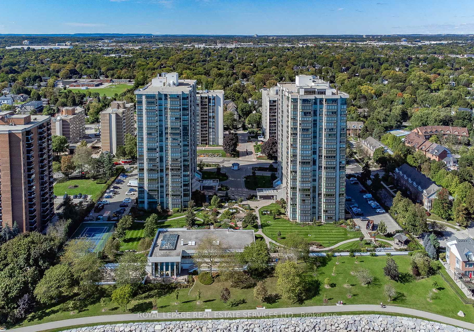 2170-marine-drive-oakville-ontario-w13176388