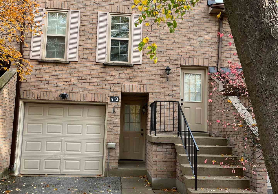 2272-mowat-avenue-oakville-ontario-w13178514