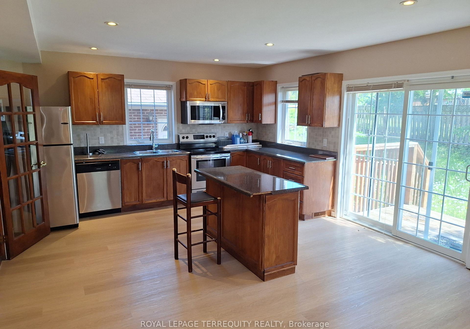 17-compton-crescent-york-ontario-w13182192