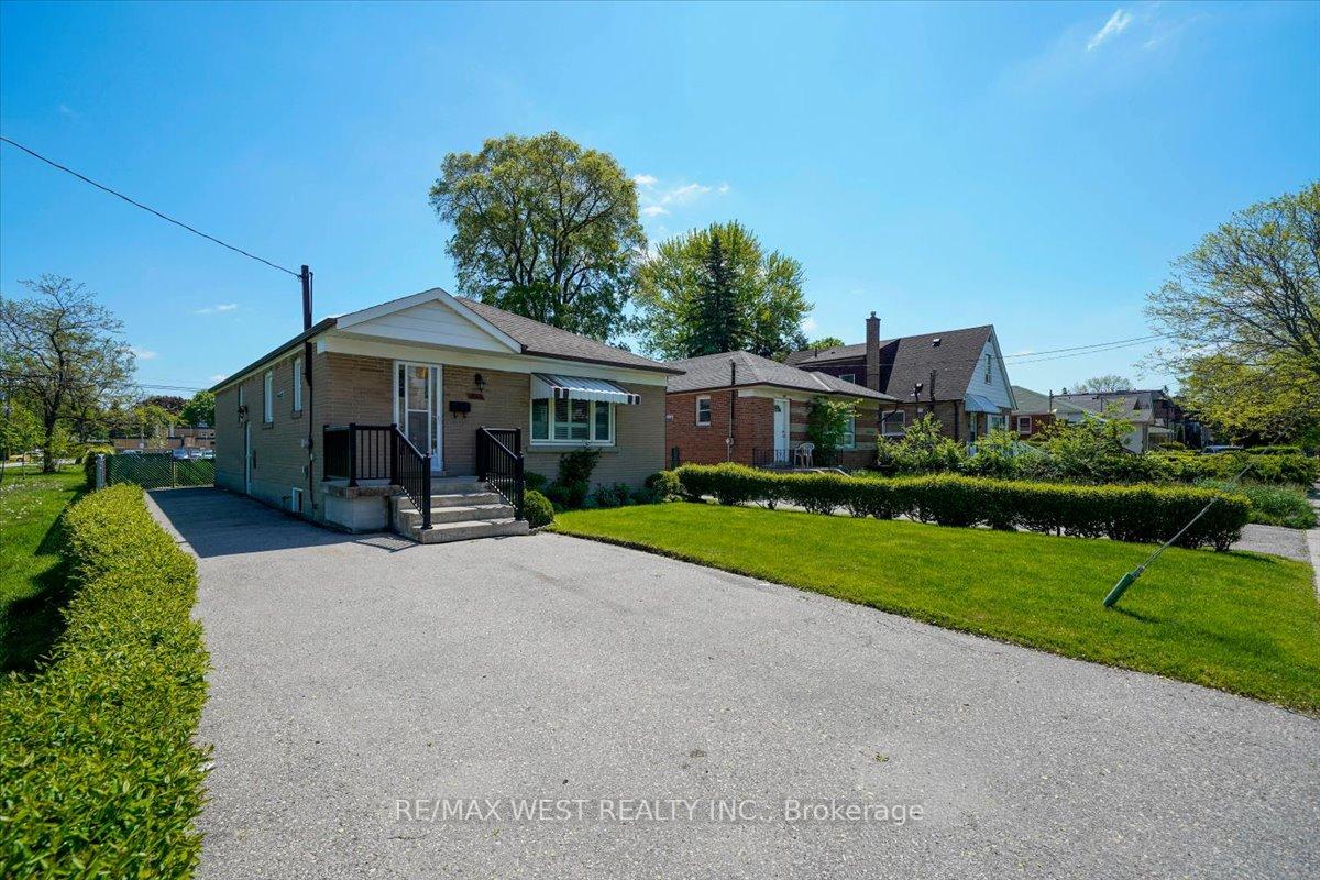 1135-islington-avenue-etobicoke-ontario-w13183088