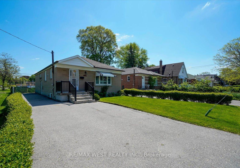 1135-islington-avenue-etobicoke-ontario-w13183088