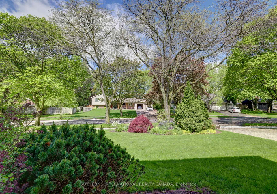 1050-caldwell-avenue-mississauga-ontario-w13184090