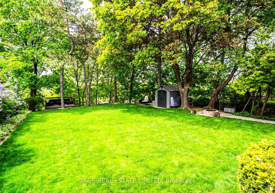 81-decarie-circle-etobicoke-ontario-w13184662