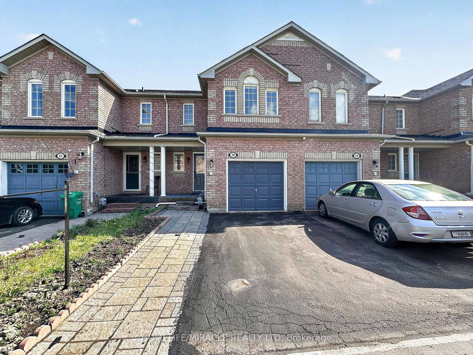 21-eastview-gate-brampton-ontario-w13184744