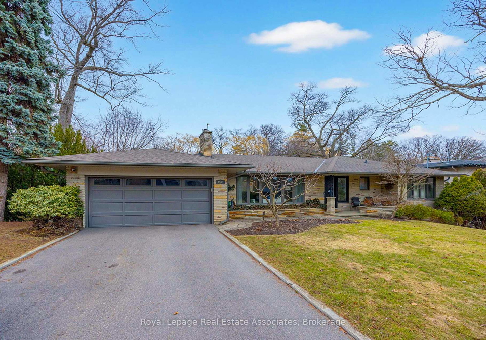 1561-pinetree-crescent-mississauga-ontario-w13184966