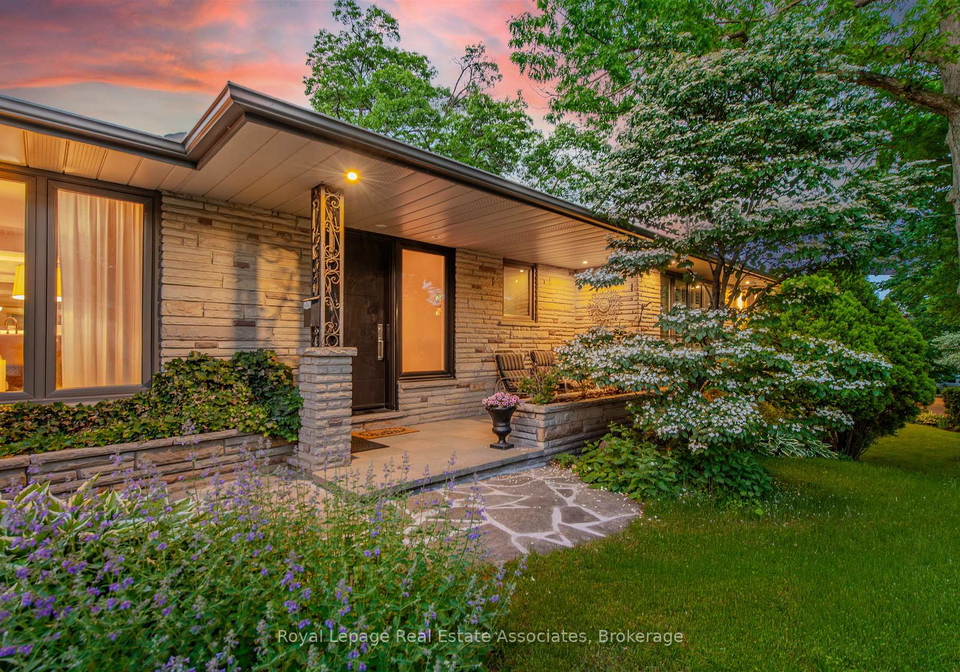 1561-pinetree-crescent-mississauga-ontario-w13184966
