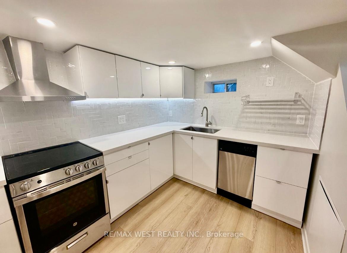 10-vimy-avenue-north-york-ontario-w13185146