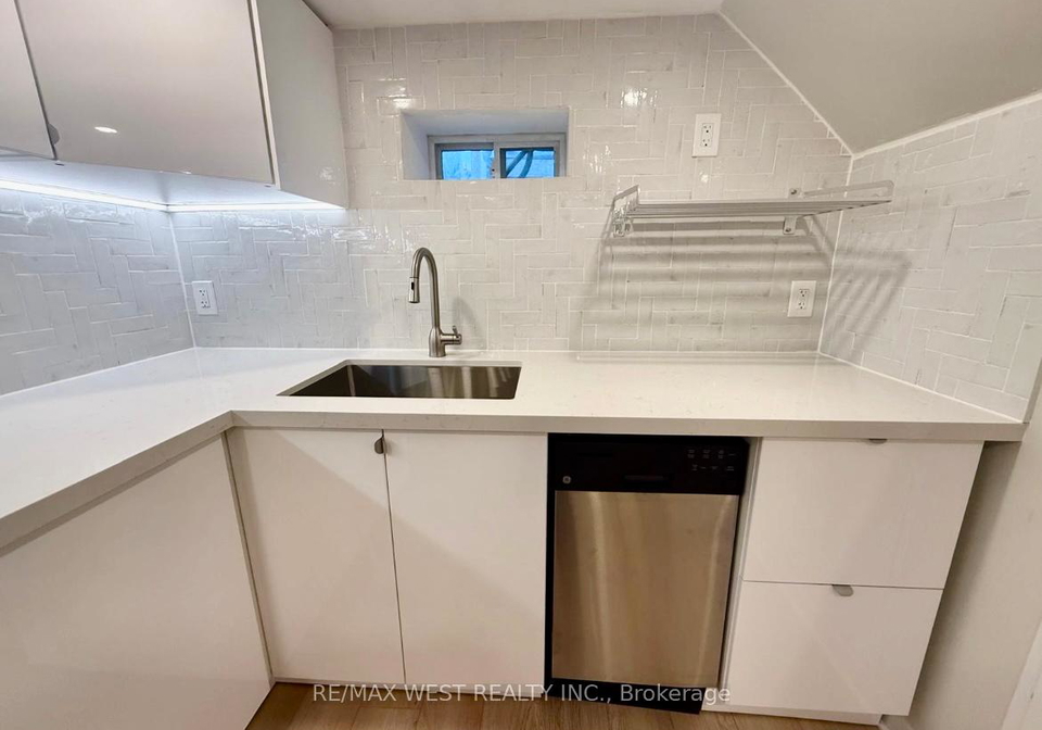 10-vimy-avenue-north-york-ontario-w13185146