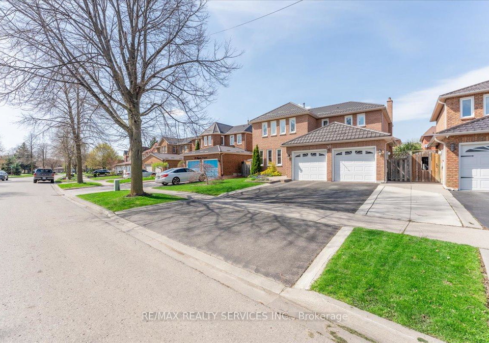 36-brydon-crescent-brampton-ontario-w13189860