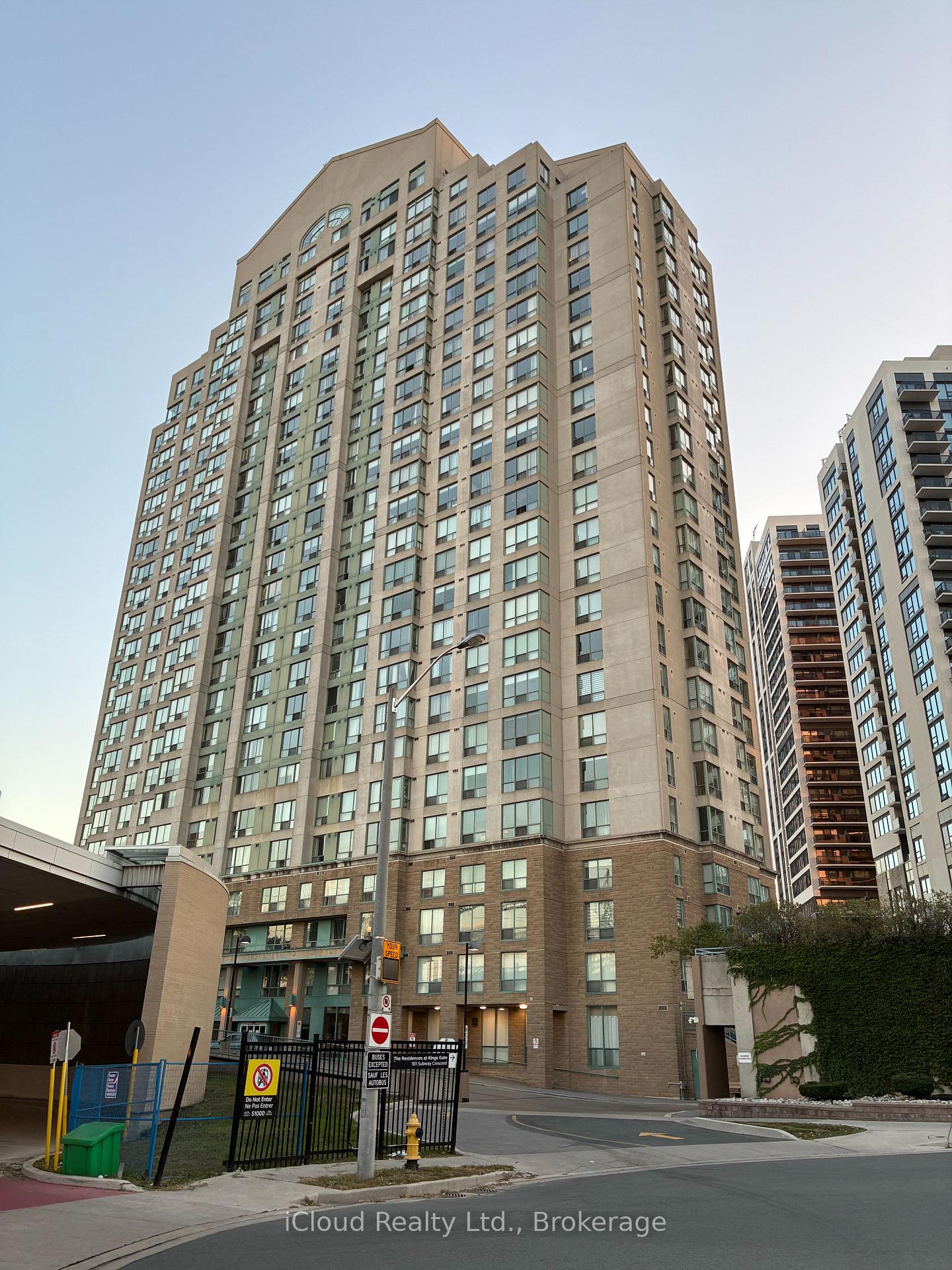 101-subway-crescent-etobicoke-ontario-w13195994