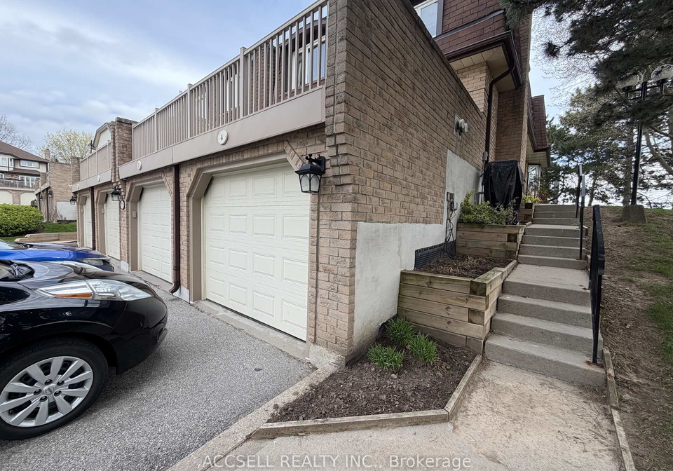 1510-upper-middle-road-burlington-ontario-w13196536