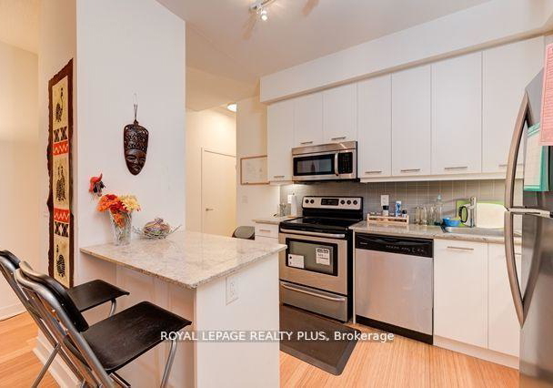 360-square-one-drive-mississauga-ontario-w13206082