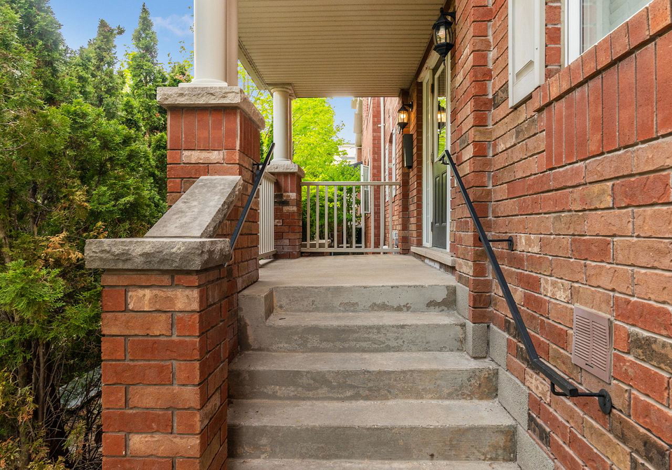 77neighbourhood-circle-mississauga-ontario-w13206094