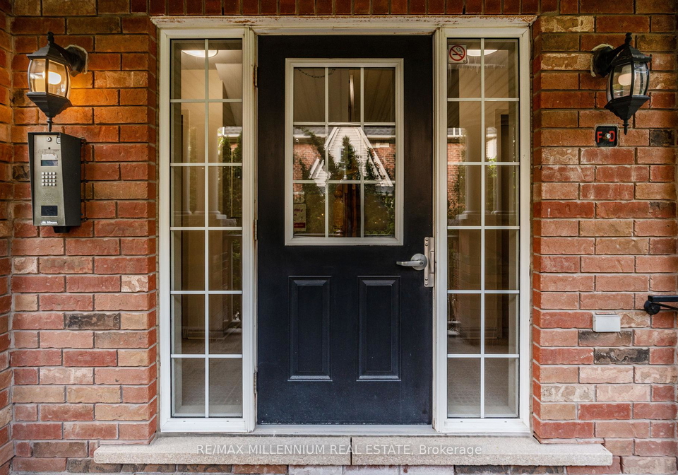 77neighbourhood-circle-mississauga-ontario-w13206094
